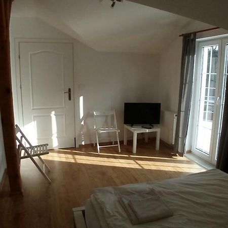 Dworek Poznan Bed & Breakfast Екстериор снимка