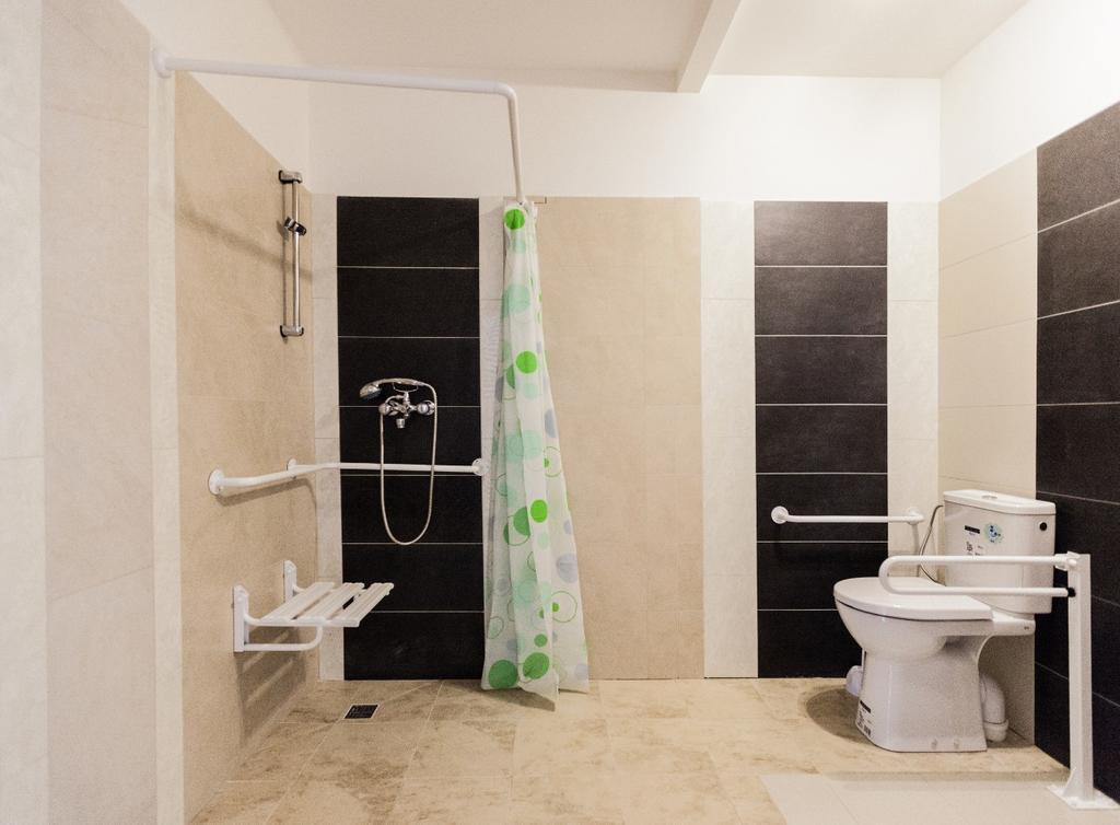 Dworek Poznan Bed & Breakfast Екстериор снимка