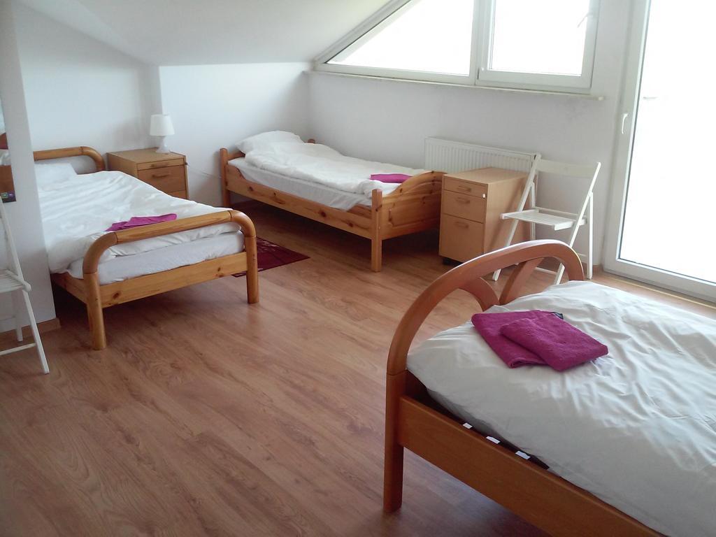 Dworek Poznan Bed & Breakfast Екстериор снимка