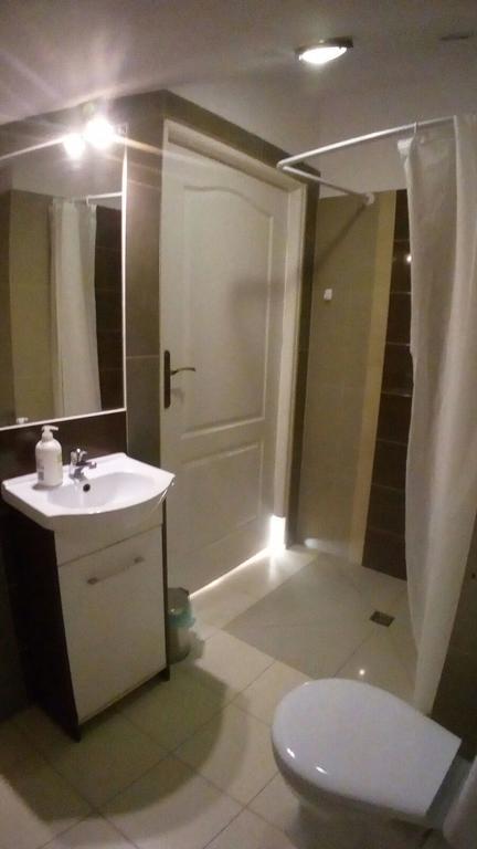 Dworek Poznan Bed & Breakfast Екстериор снимка